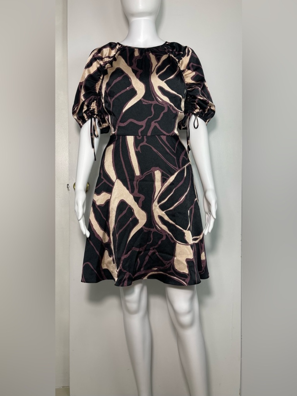Ted Baker Women’s Black and Beige Abstract Puff-Sleeve Mini Dress NWT Size 0